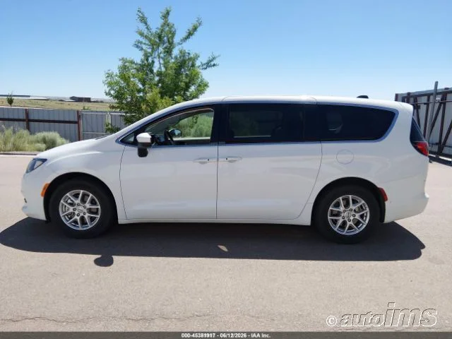Used 2022 White Chrysler LX image 15