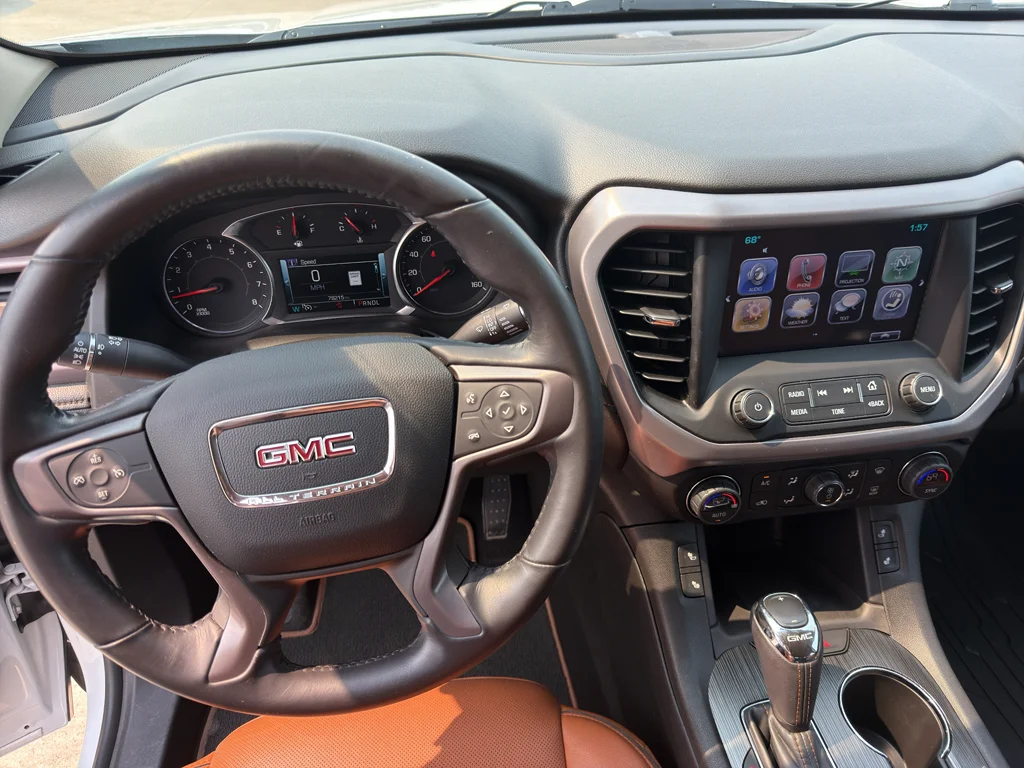 Used 2018 White Frost Tricoat GMC SLT image 13