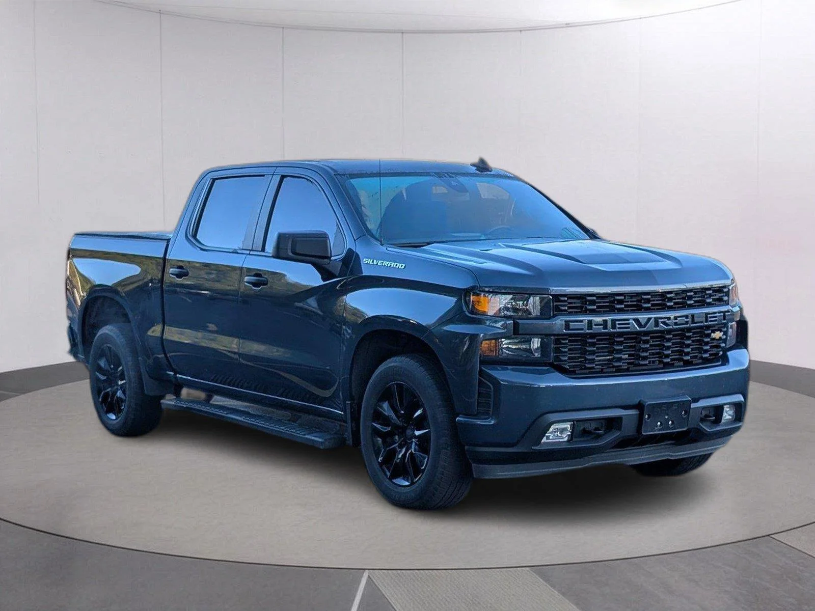 Used 2022 SHADOW GRAY METALLIC Chevrolet Custom image 9