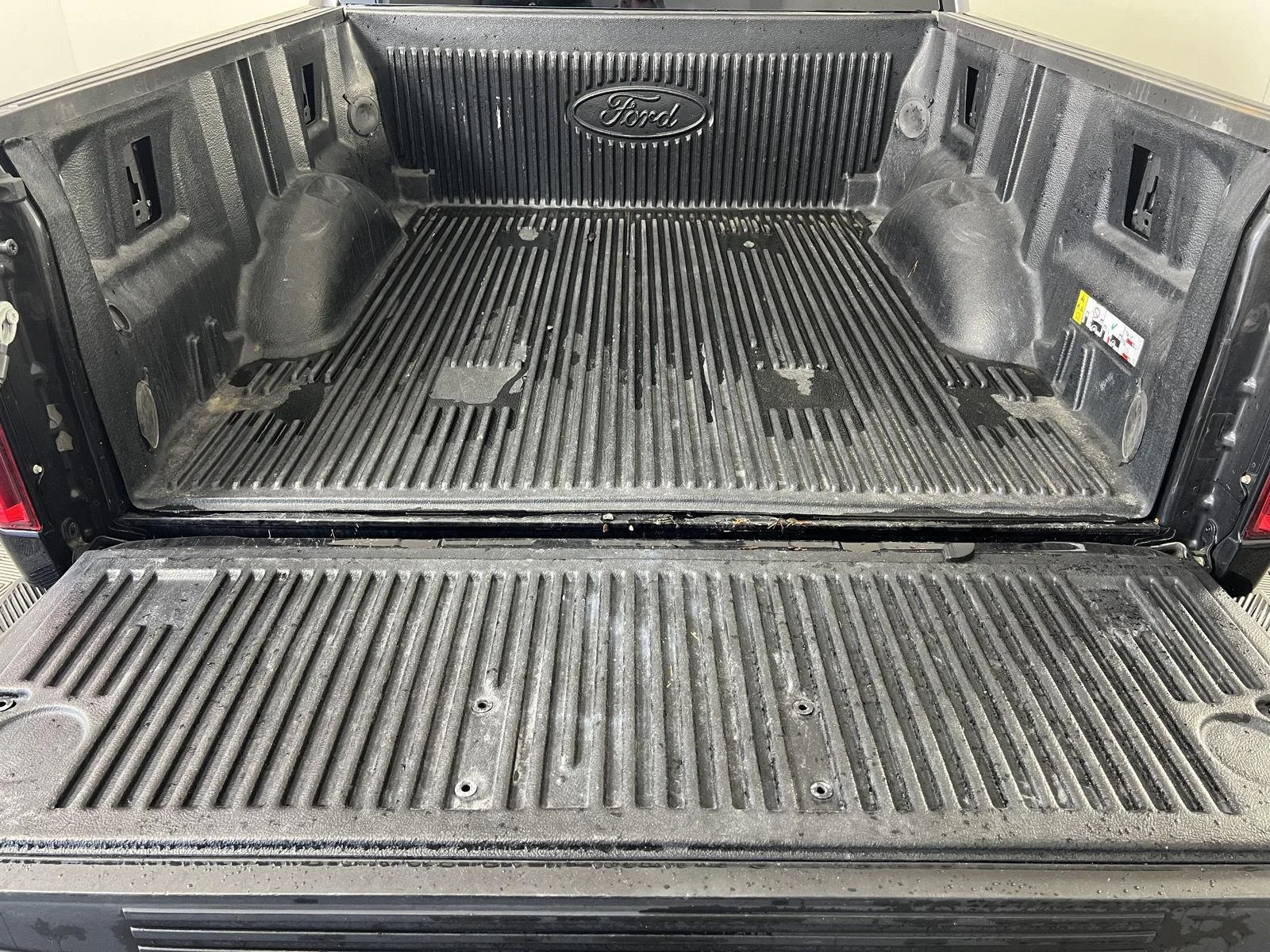 Used 2020 Agate Black Ford LARIAT image 4