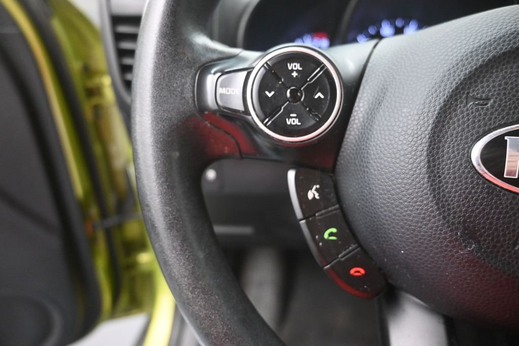Used 2018 Green Kia Plus image 7