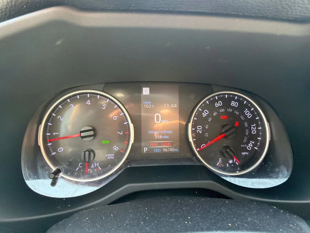 Used 2019 Gray Toyota XLE Premium image 9