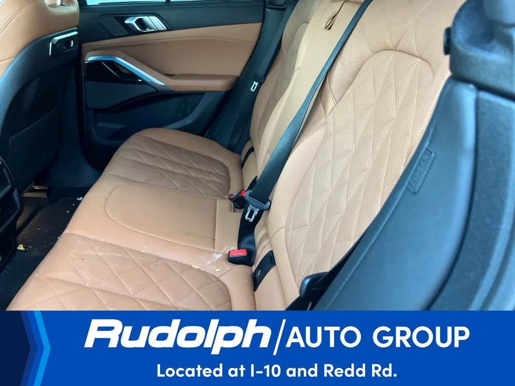 Used 2024 Gray BMW xDrive40i image 10