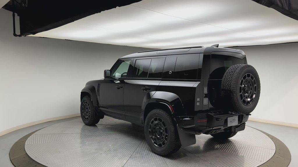 New 2026 Narvik Black Land Rover OCTA image 4