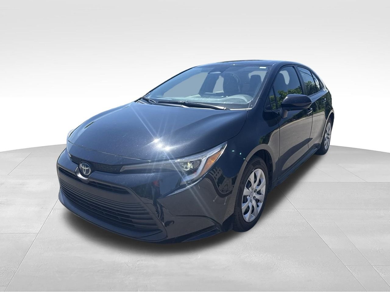 Used 2023  Toyota LE image 1