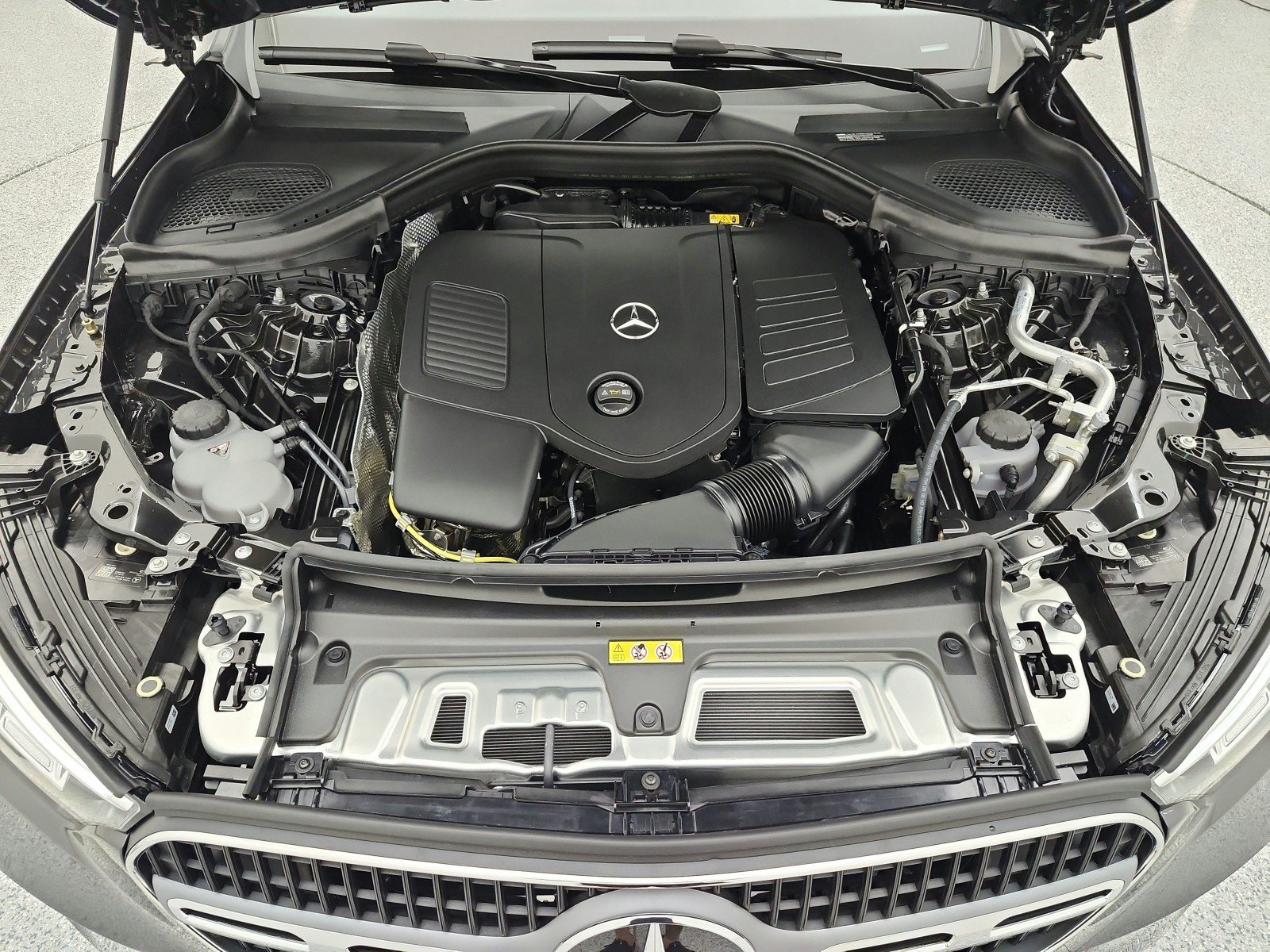 New 2027 Graphite Grey Metallic Mercedes-Benz GLC 300 SUV image 33