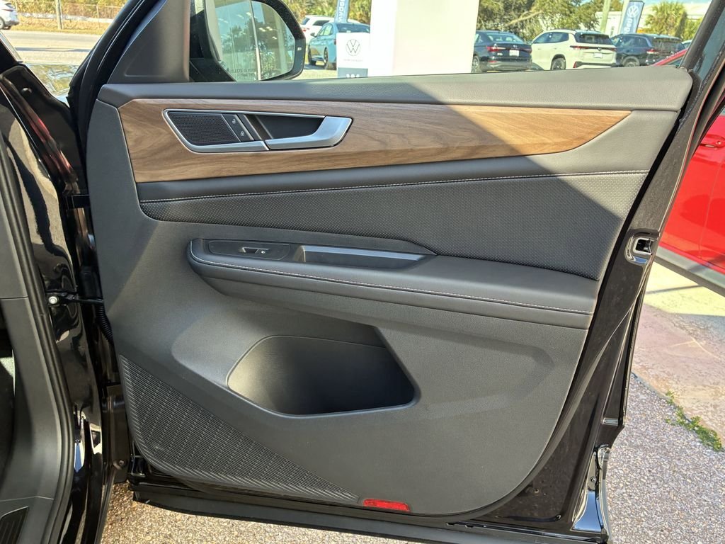 New 2026 Black Volkswagen 2.0T SE w/Technology image 35