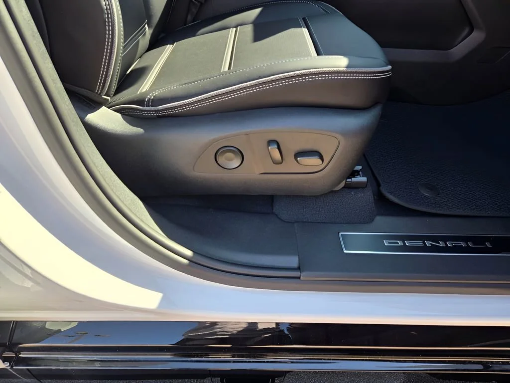 2025 GMC Sierra EV Denali - Photo 8