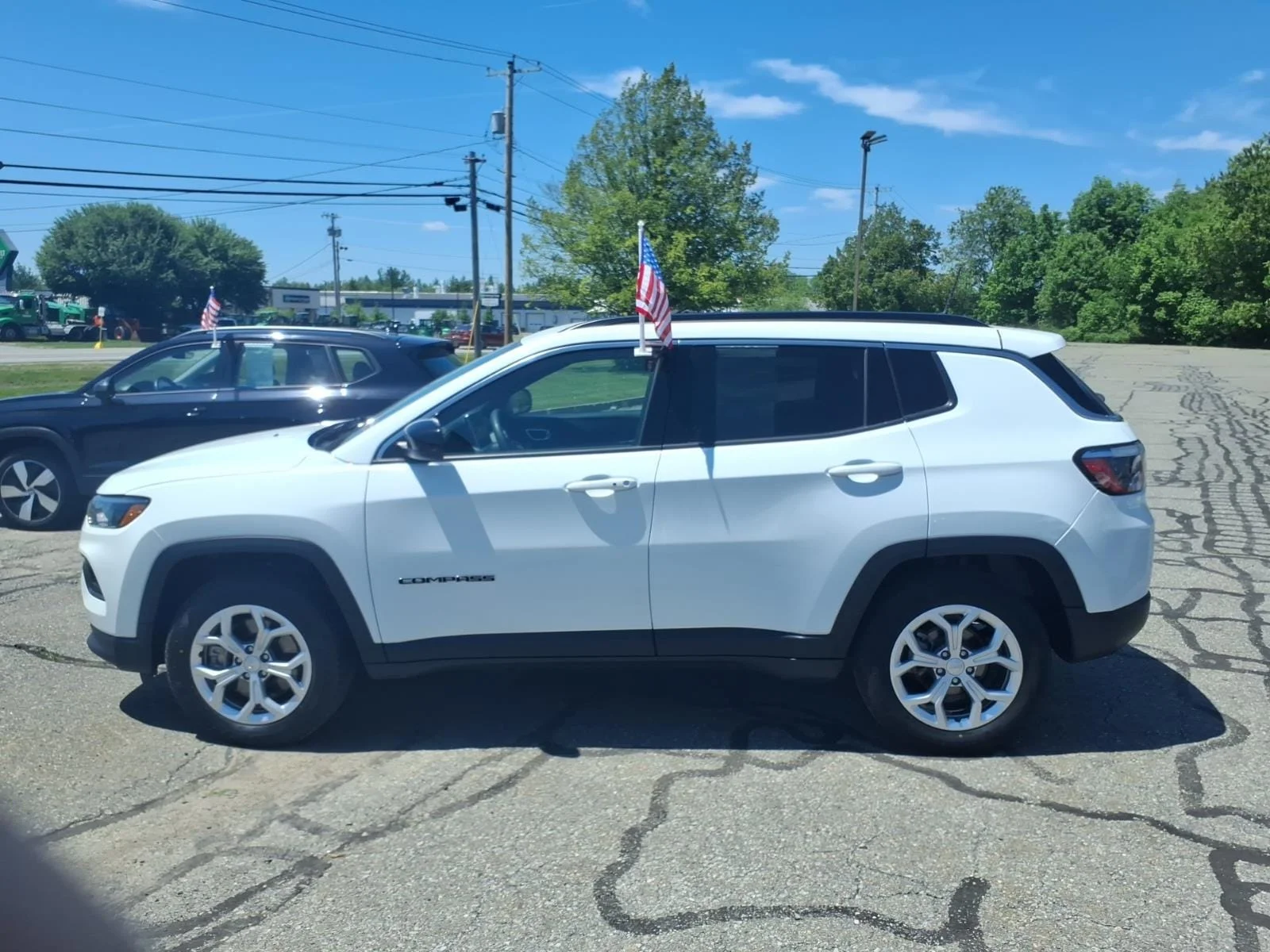 Used 2024 Bright White Clearcoat Jeep Latitude image 8