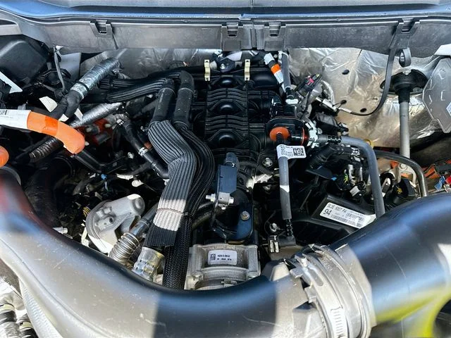 Used 2025 Silver Ford Lariat image 30