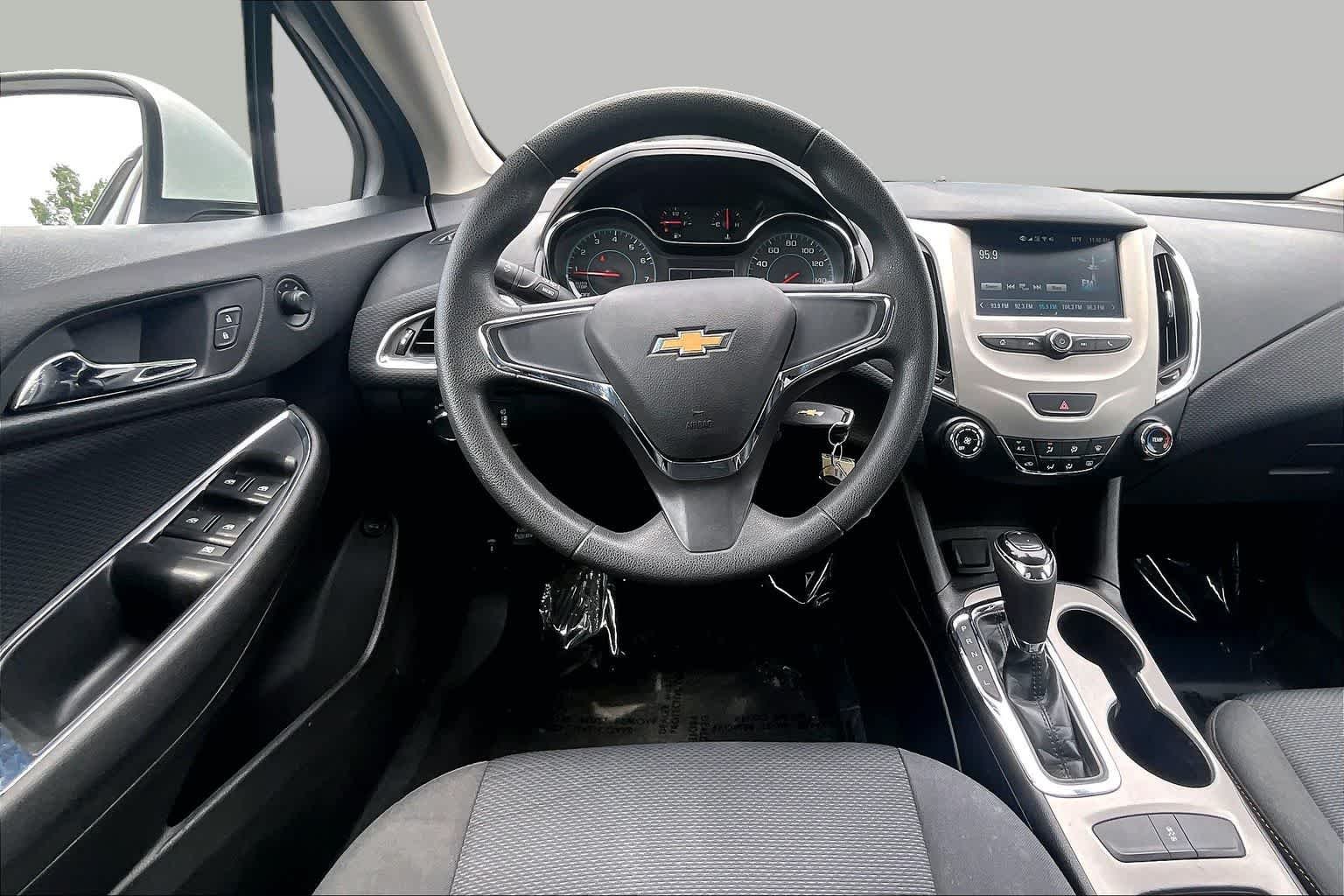 Used 2018 Summit White Chevrolet LS image 6
