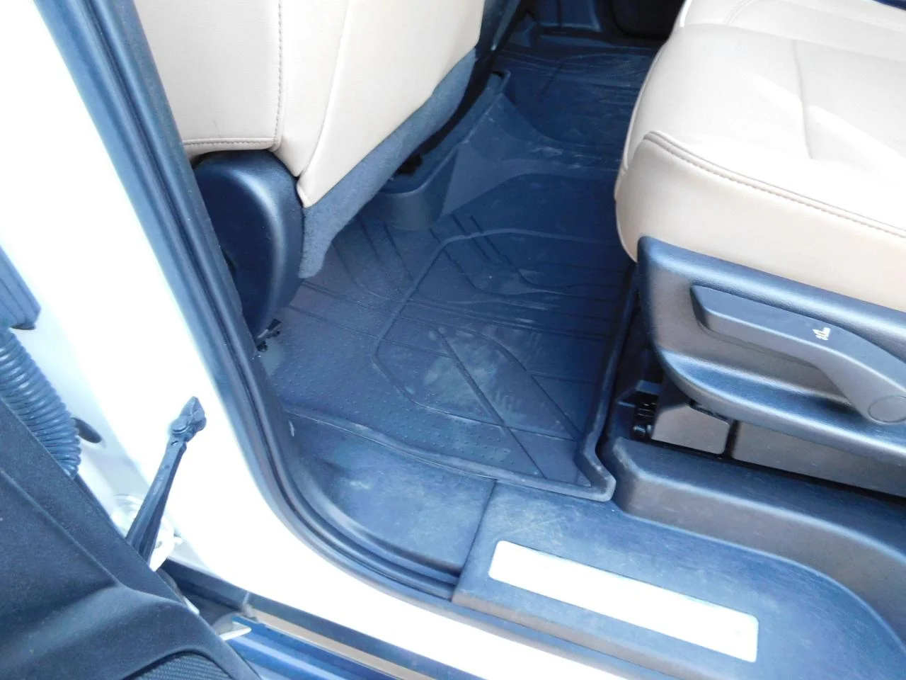 Used 2023 Iridescent Pearl Tricoat Chevrolet 2WD 4DR PREMIER image 29