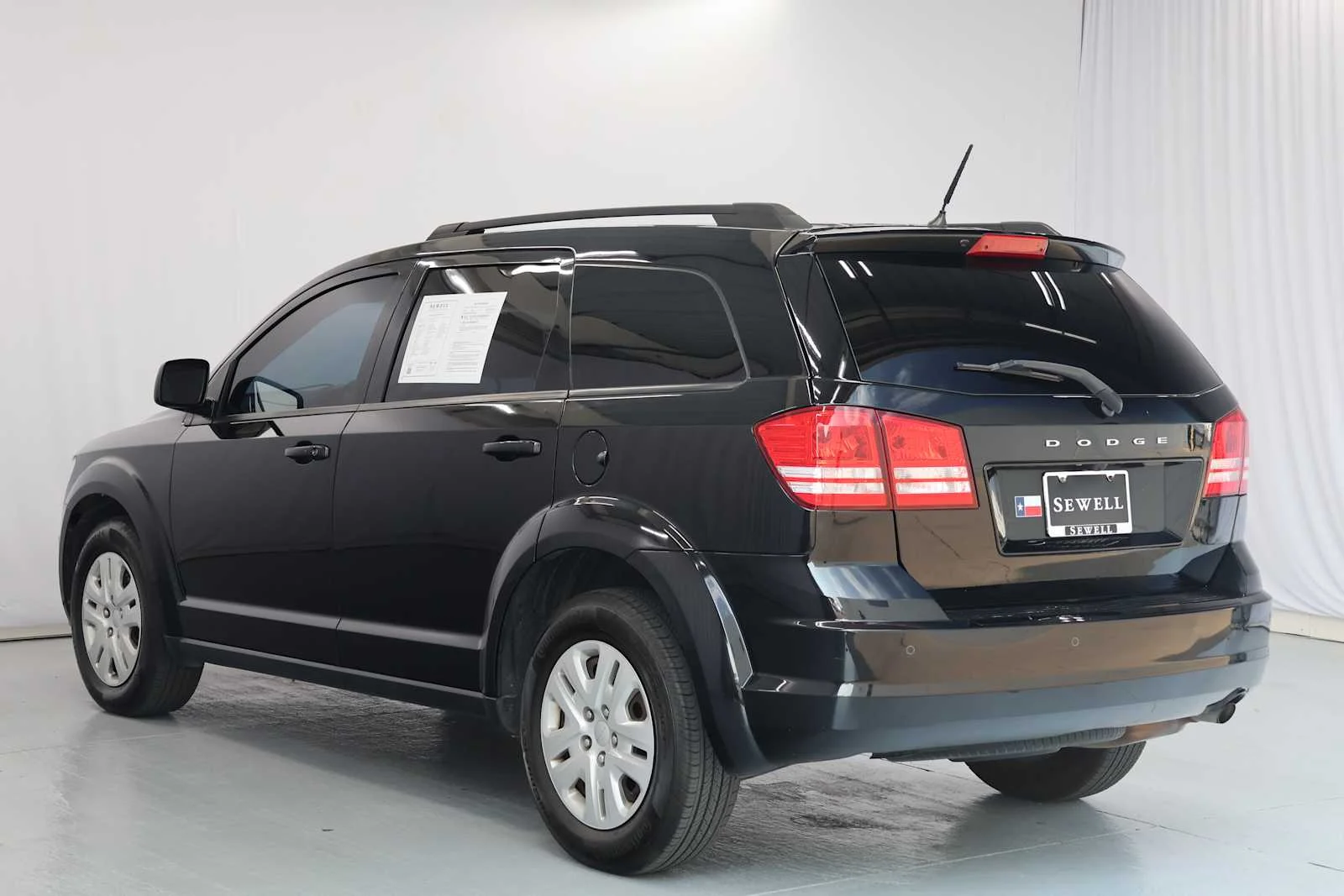Used 2020 Pitch Black Clearcoat Dodge SE Value image 8