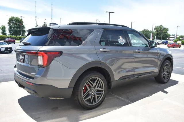Used 2025 Gray Ford ST-Line image 5