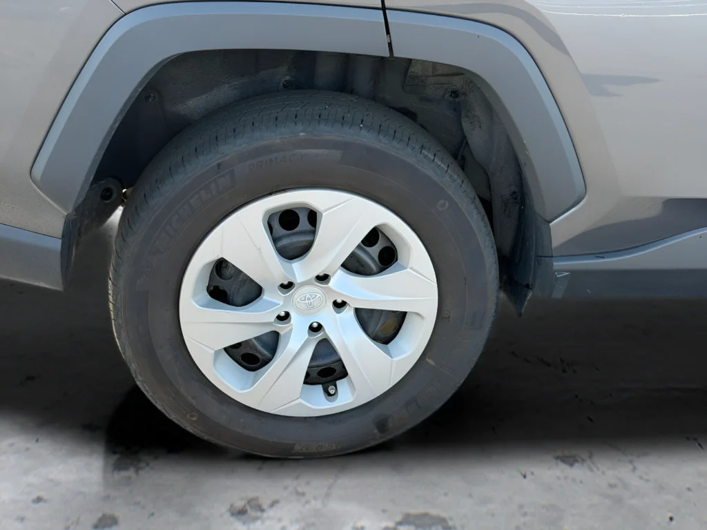 2024 Toyota RAV4 LE - Photo 37
