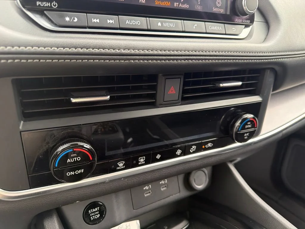 Used 2025 Kh3/super Blac Nissan SV image 23
