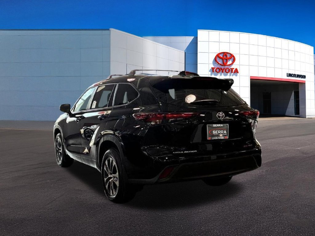 New 2026 Midnight Black Metallic Toyota XLE image 9