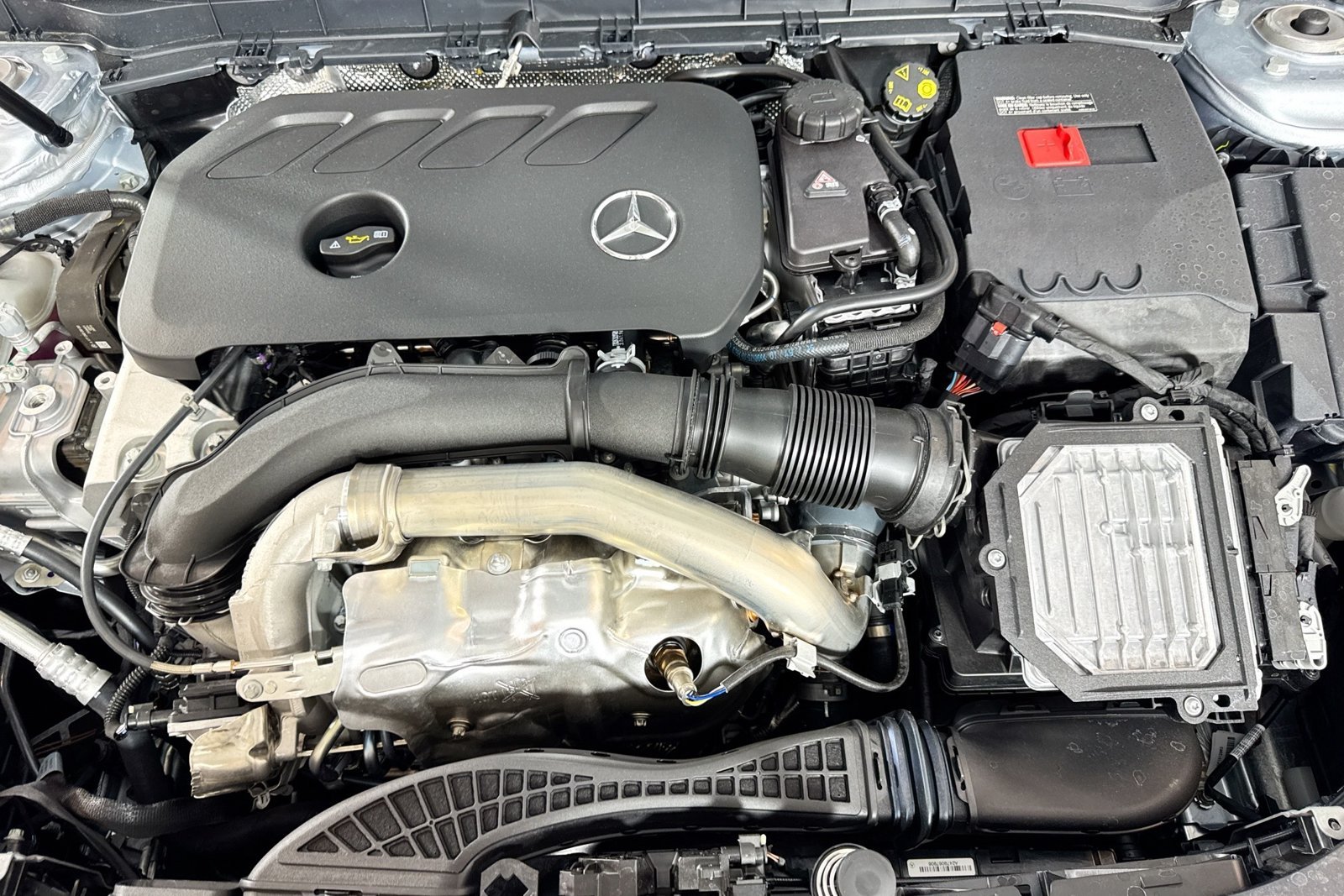 New 2026 Cirrus Silver Metallic Mercedes-Benz GLB 250 image 28