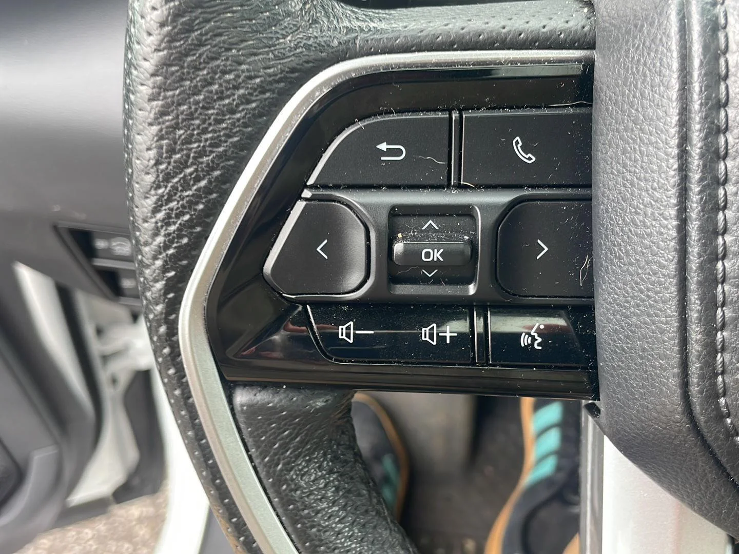 Used 2023 Wind Chill Pearl Toyota Platinum image 3