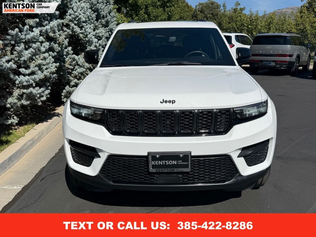 2023 Jeep Grand Cherokee Altitude photo 2