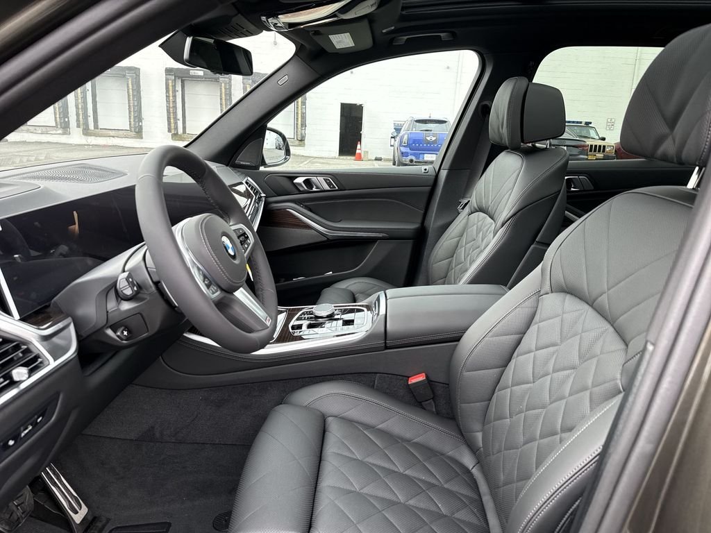 New 2026 Green Metallic BMW xDrive40i image 11