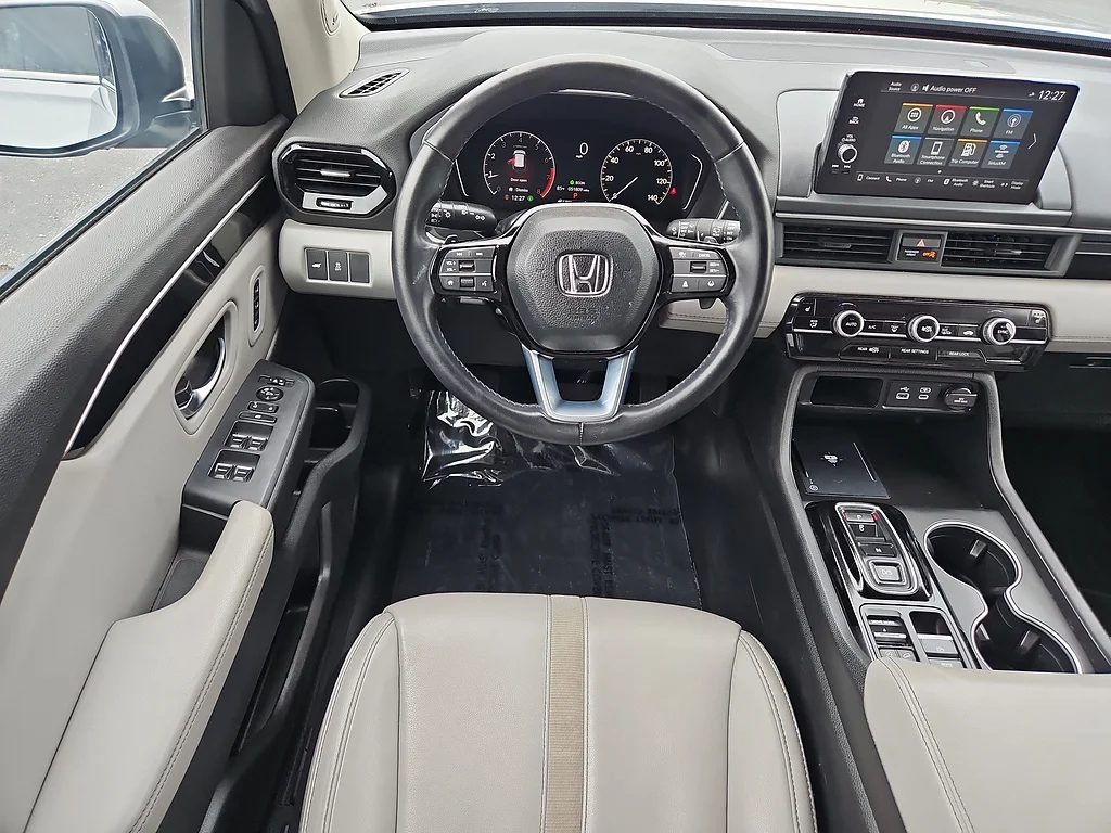 Certified Used 2024 Lunar Silver Metallic Honda Touring image 9