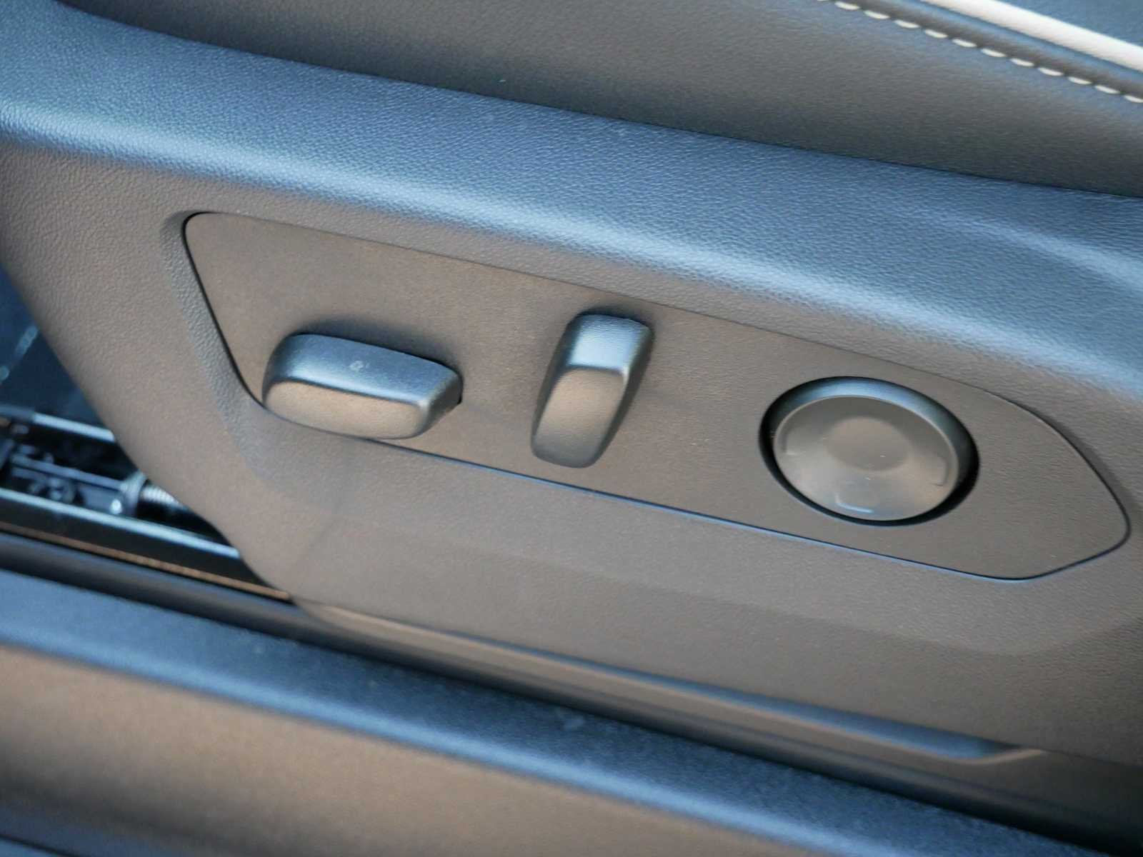 2026 Chevrolet Suburban Premier - Photo 17