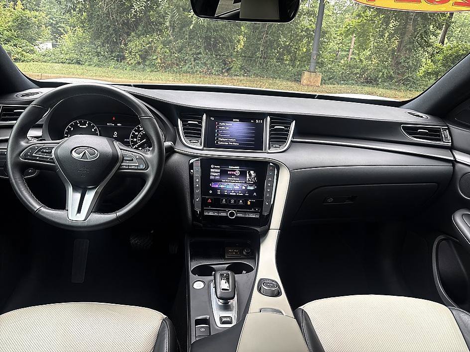 Used 2024 Radiant White INFINITI LUXE image 18
