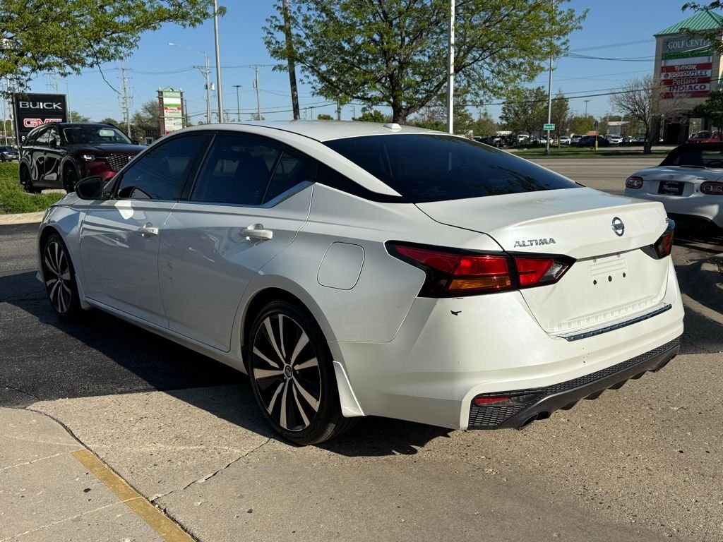 Used 2019 White Nissan 2.5 SR image 5