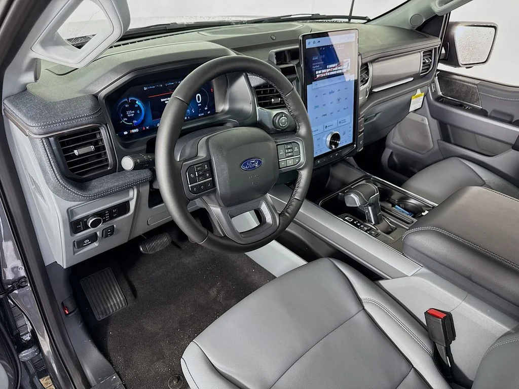 2025 Ford F-150 Lightning Flash - Photo 9