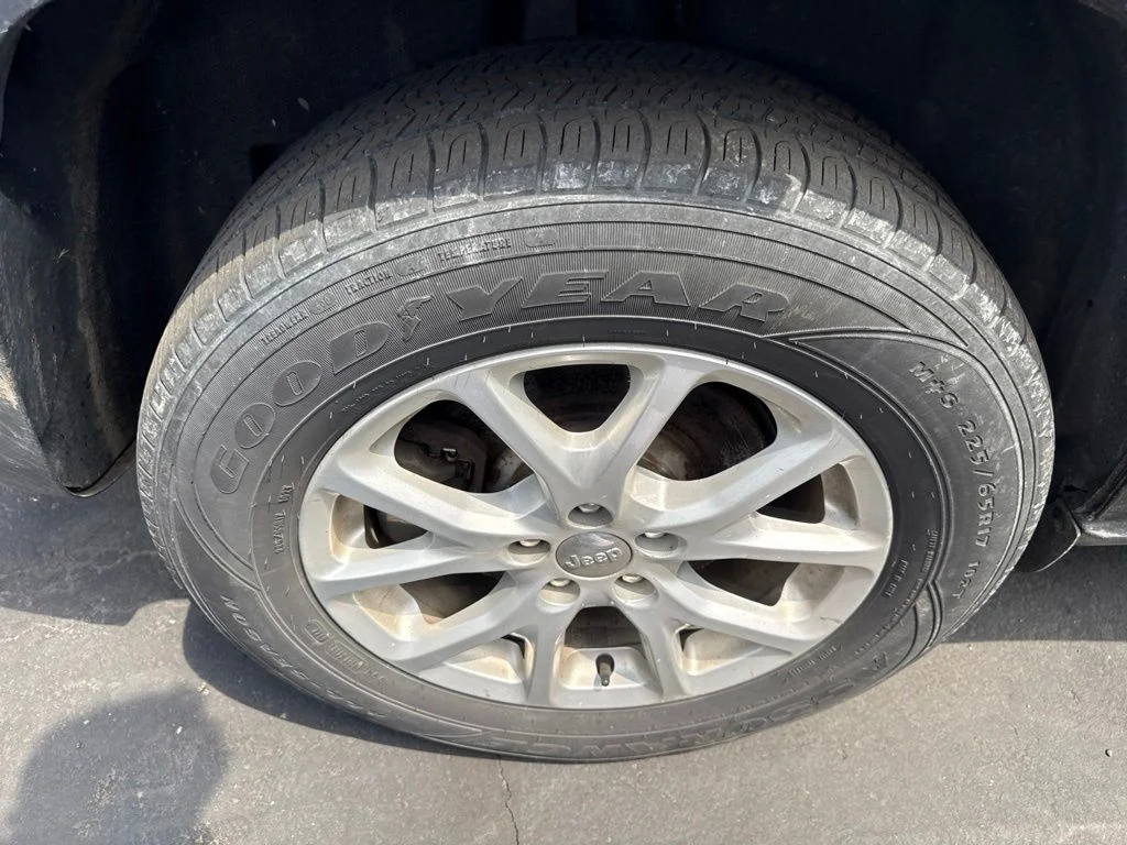 Used 2017 Black Jeep Latitude image 20