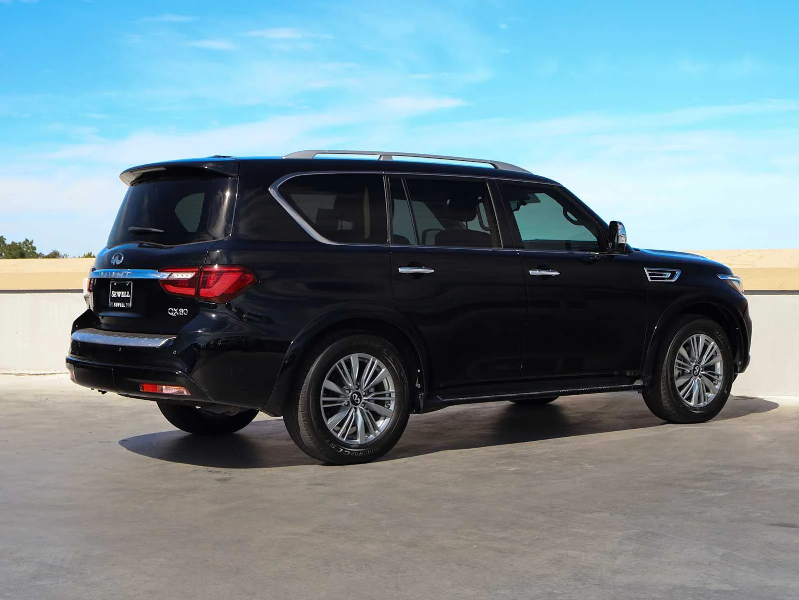 Certified Used 2021 Black Obsidian INFINITI LUXE image 4