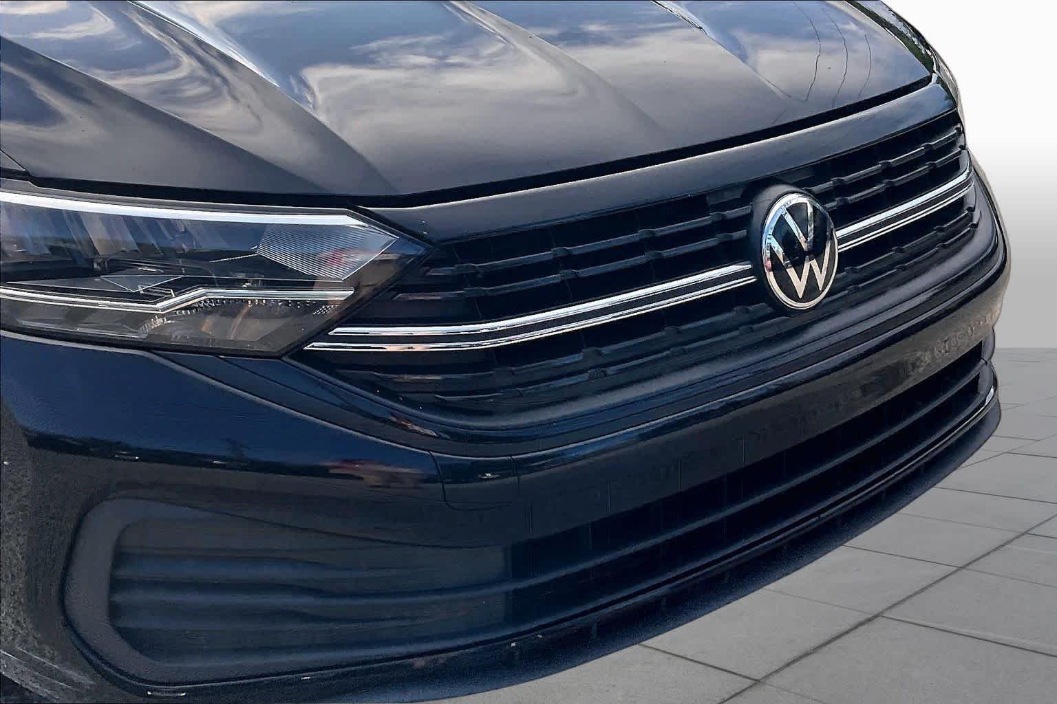 Used 2024 Deep Black Pearl Volkswagen SE image 29