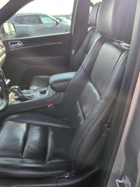 Used 2020 Silver Jeep Limited image 15