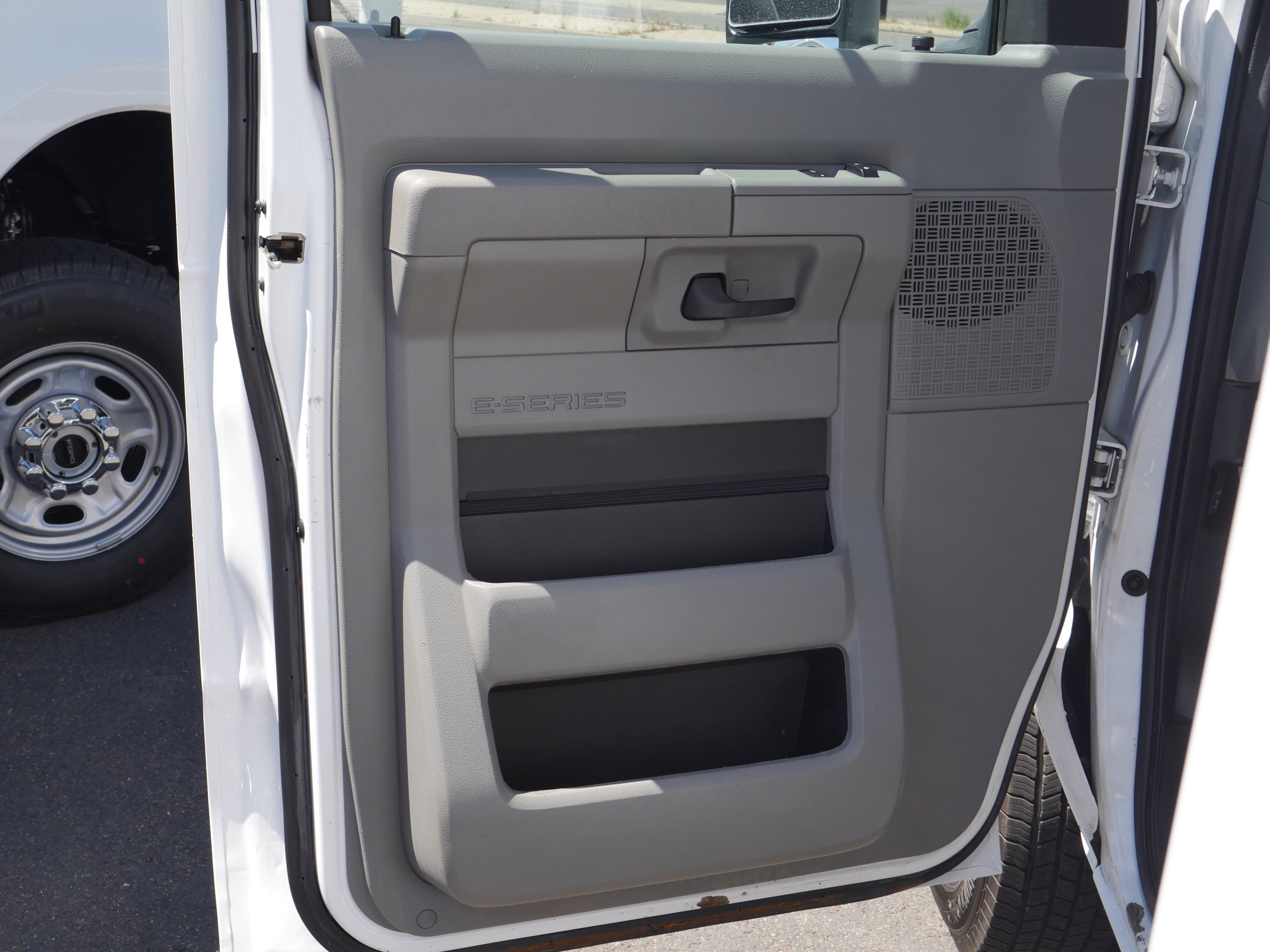 2024 Ford E-Series Cutaway Base - Photo 19