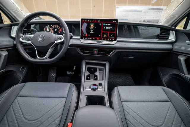 New 2026 White/off-white Volkswagen 2.0T SE image 13
