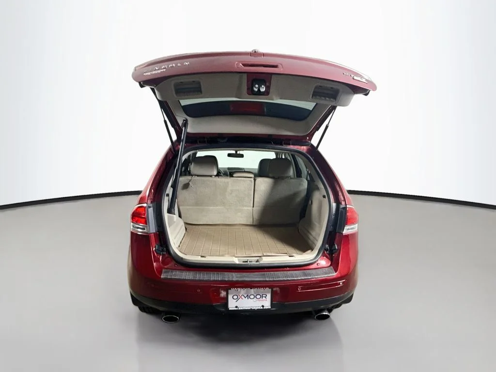 Used 2014 Ruby Red Metallic Tinted Clearcoat Lincoln Base image 24