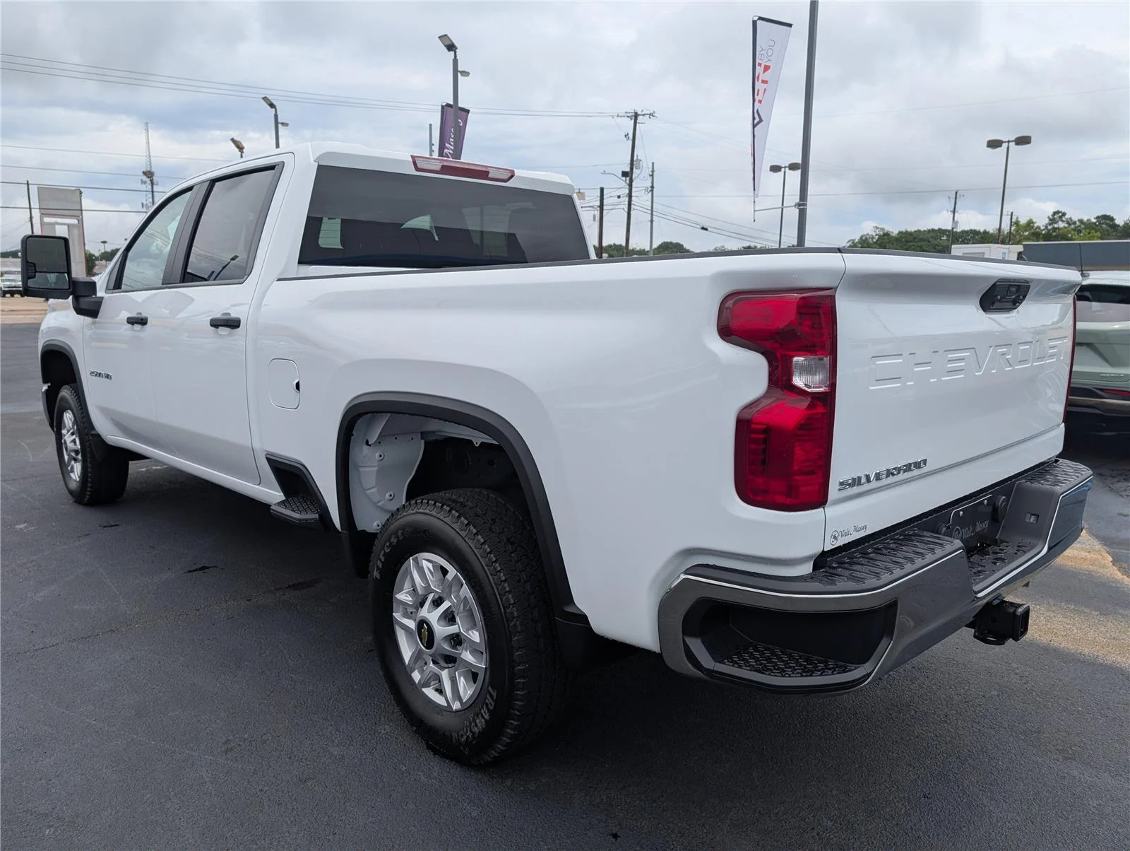 New 2026 Summit White Chevrolet WT image 5