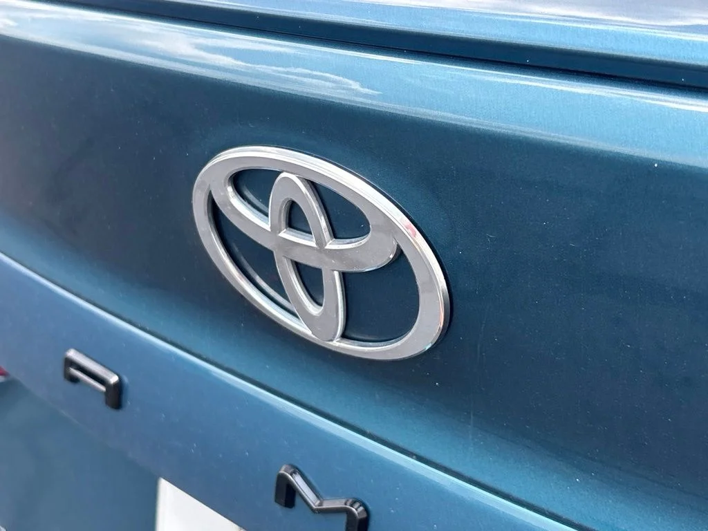 Used 2025  Toyota SE image 33