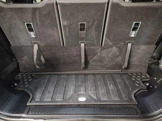 Used 2024 Silicon Silver Premium Metallic Land Rover X image 34
