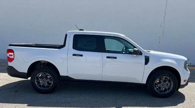 New 2026 Oxford White Ford XLT image 38