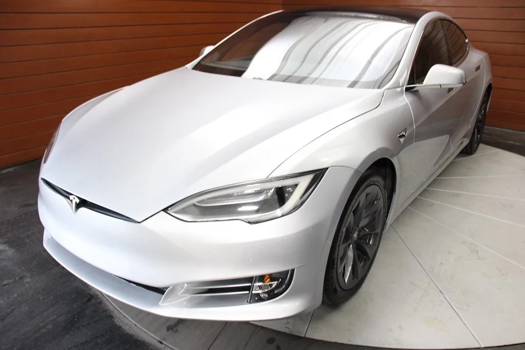 Used 2018 Obsidian Black Metallic Tesla  image 5