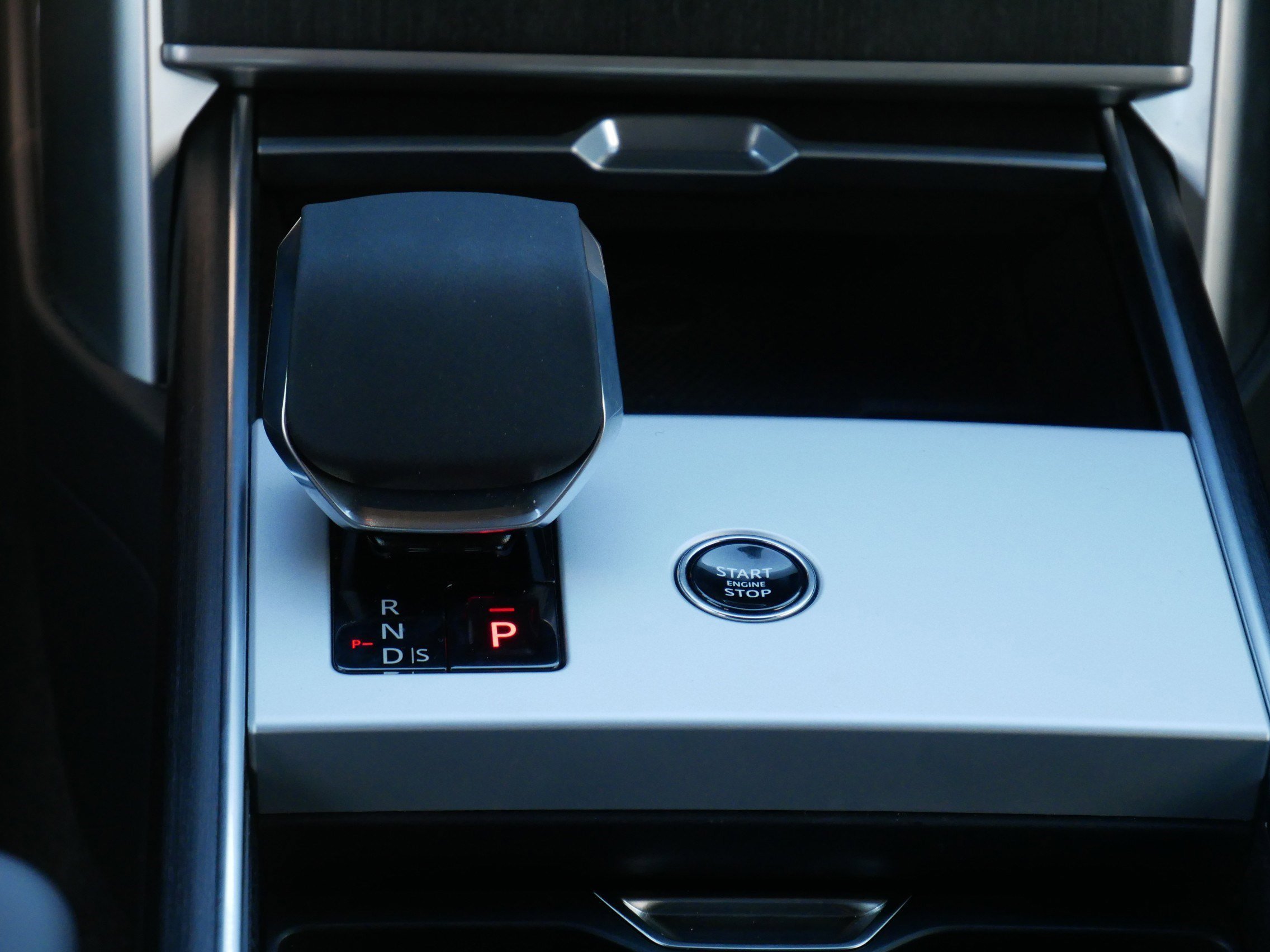 2026 Land Rover Range Rover SE - Photo 9