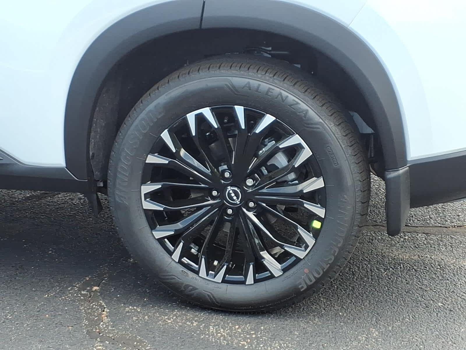 New 2026 Everest White Pearl Tricoat Nissan Dark Armor image 5