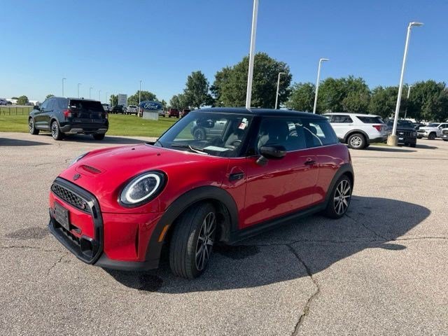 Used 2022 Chili Red MINI Cooper S image 5