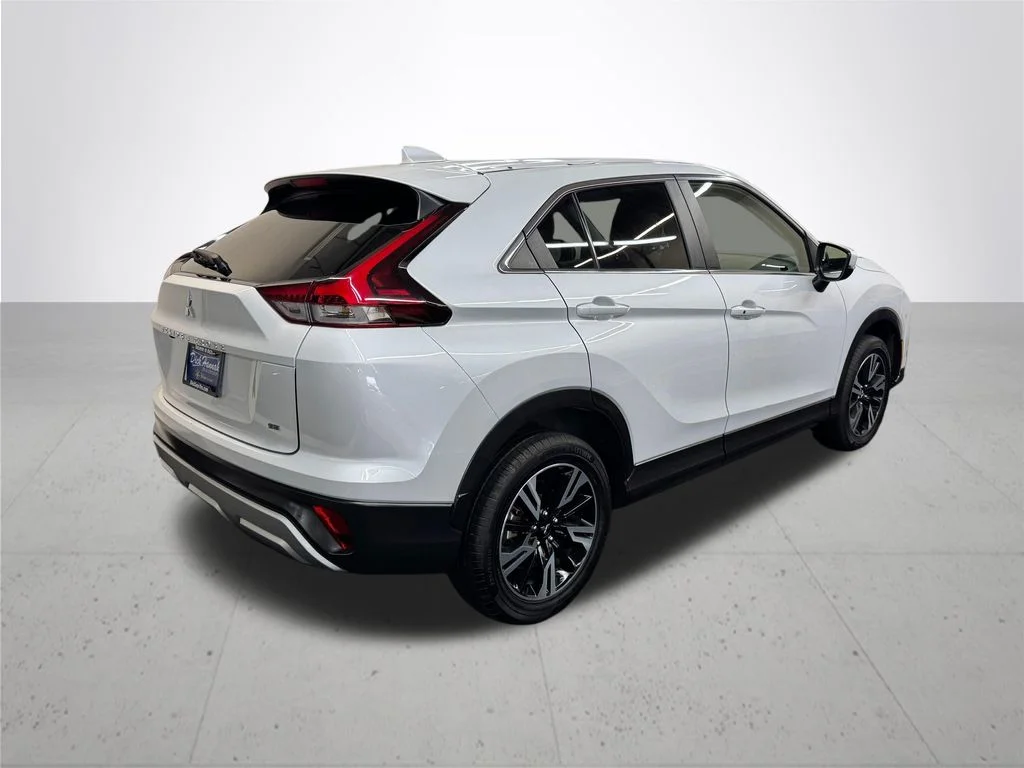 Used 2024 White Mitsubishi SE image 8