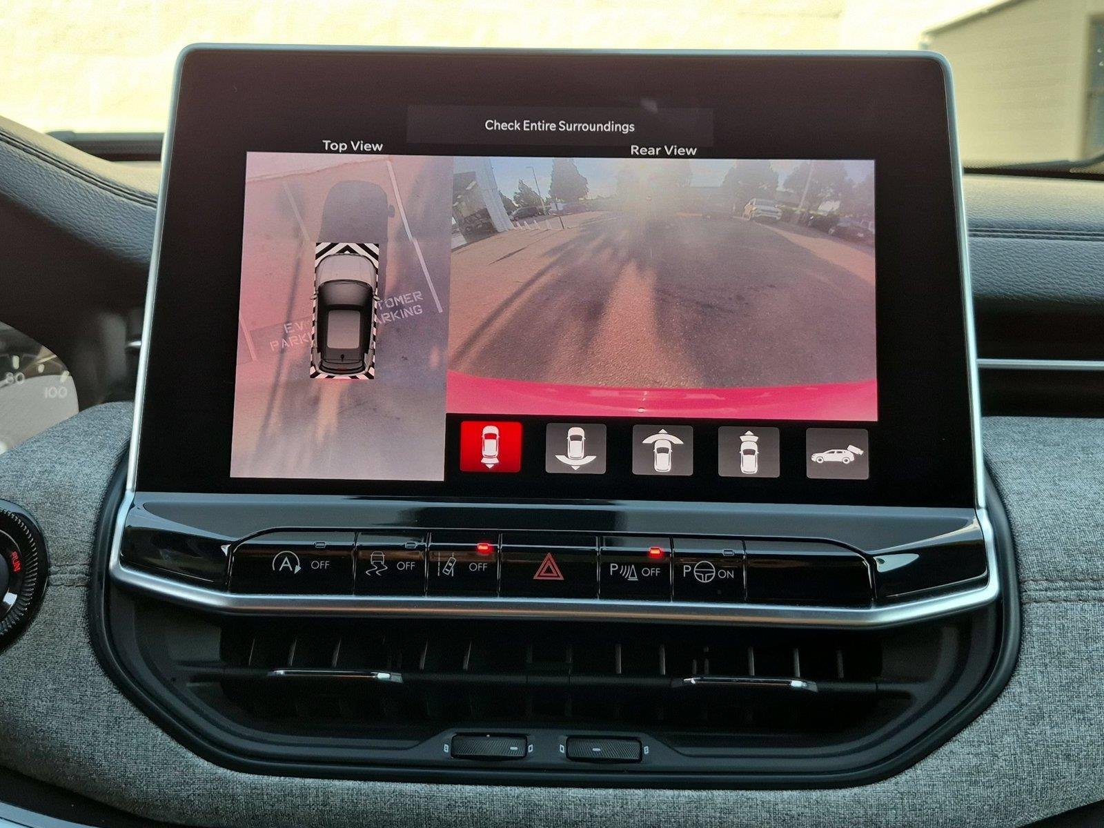 Used 2023 Redline Pearlcoat Jeep Latitude Lux image 25