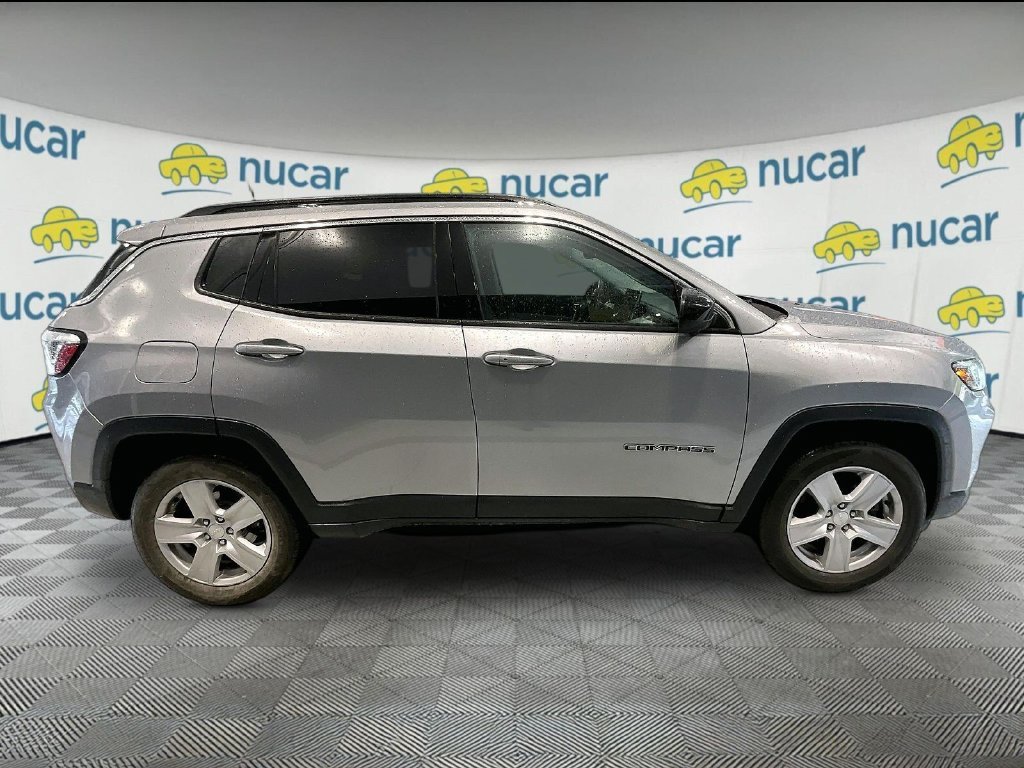 Used 2022 Silver Jeep Latitude image 7