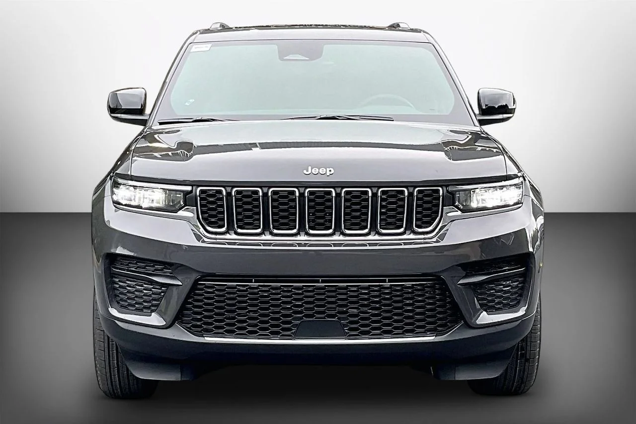 New 2026 Baltic Gray Metallic Clearcoat Jeep Laredo X image 3