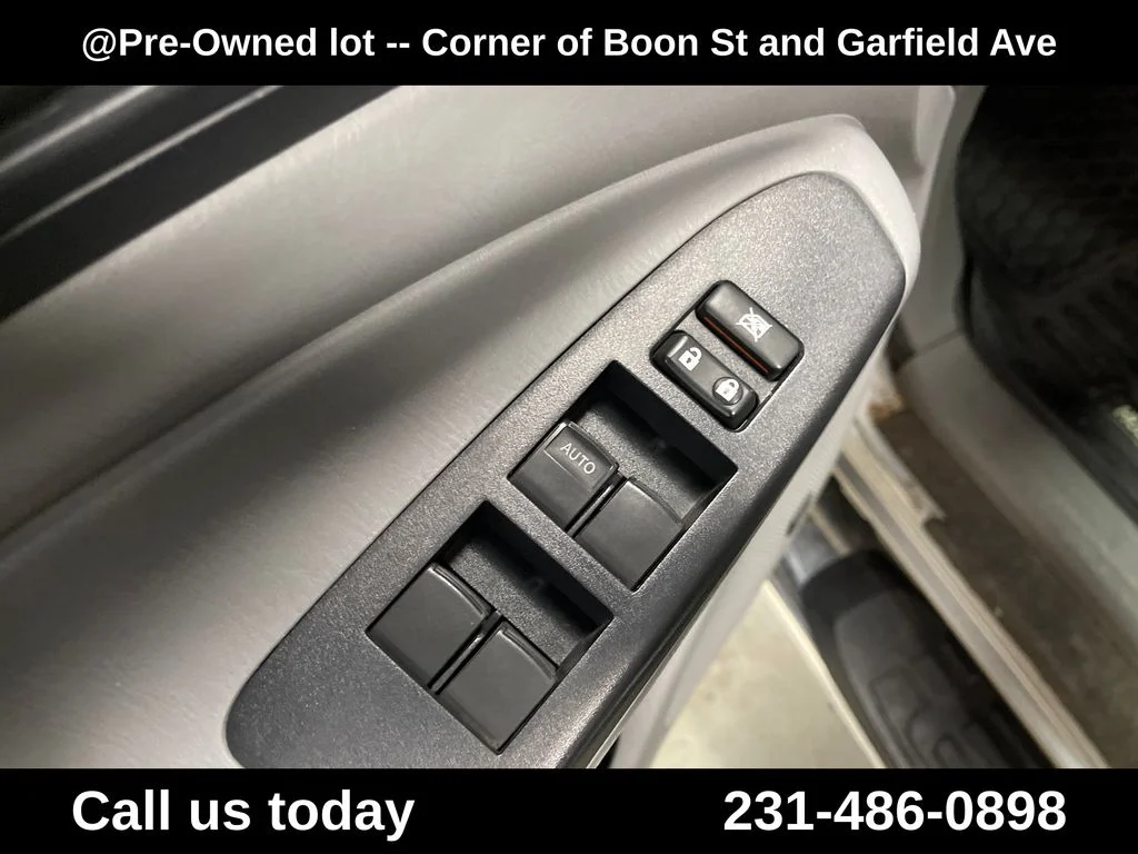 Used 2014  Toyota Base image 15